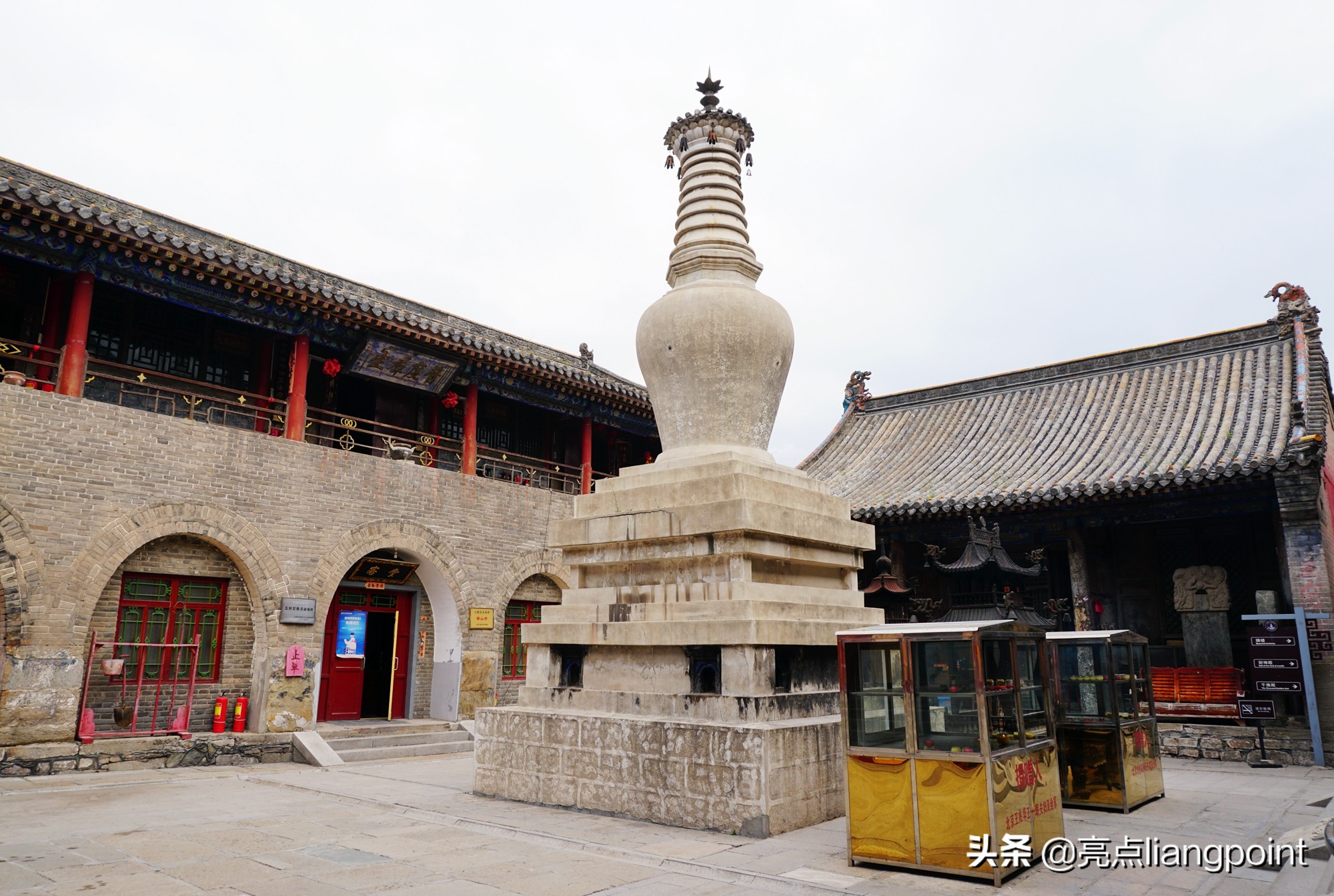 从“大万圣佑国寺”、“极乐寺”到“南山寺”经过怎样的演变