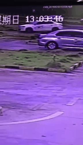 驾校疯狂转圈,驾校学车火爆场面