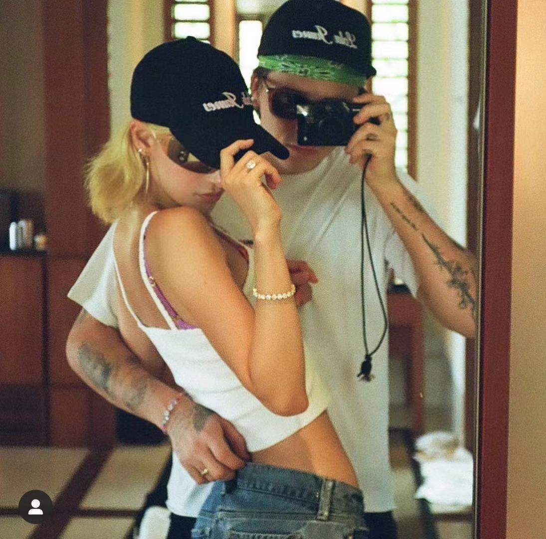 贝克汉姆大儿子婚礼现场穿着,贝克汉姆大儿子的媳妇露脐西装