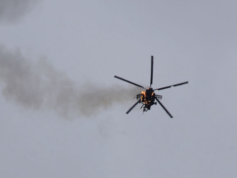 极端武装击落叙利亚直升机视频,叙利亚美军直升机被击落视频