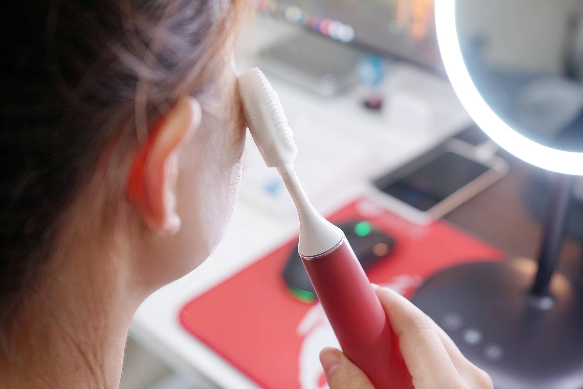 牙齿更干净健康，脸蛋也要美美的！罗曼藏不住的“小心机”