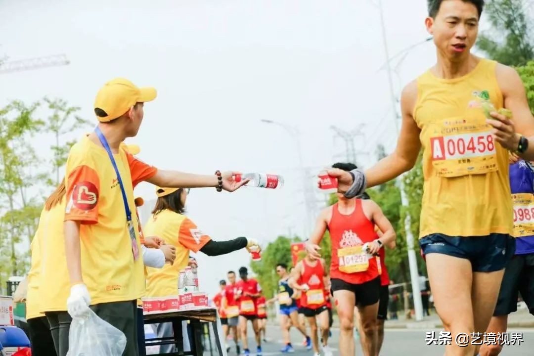 宁波马拉松鸣枪开赛,2019宁波国际马拉松