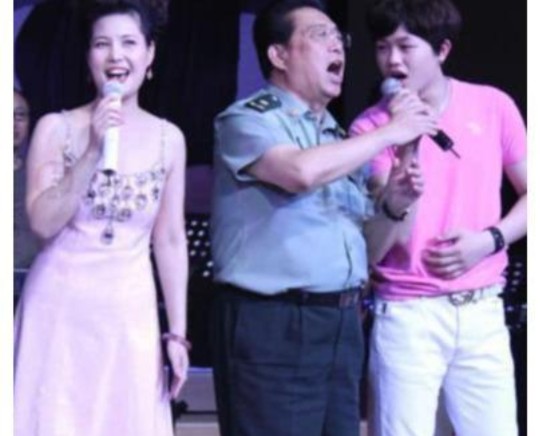 1990年梦鸽为何嫁大27岁李双江？30年来他俩幸福吗？