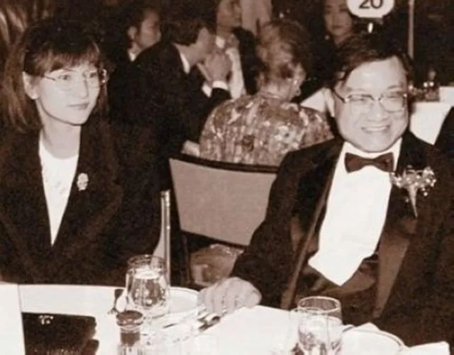 金庸说：她是天边一片云，偶尔投在你的波心