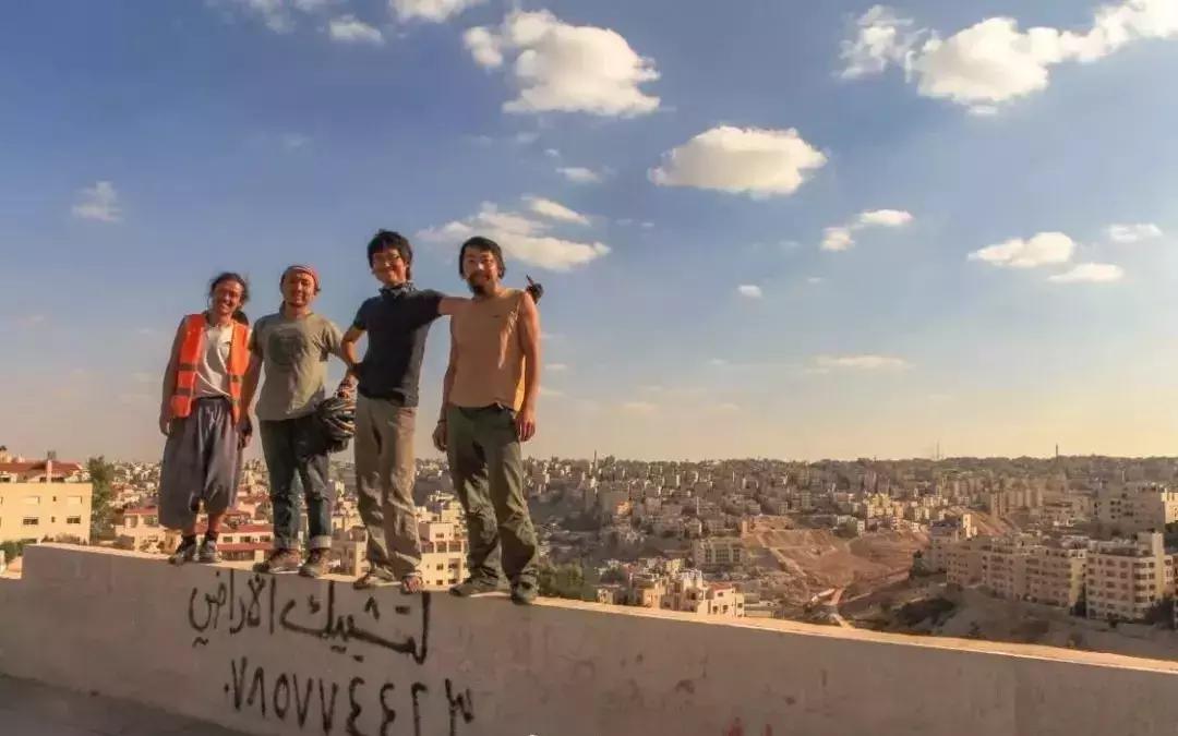 他7年骑行44个国家多次死里逃生,他7年环游中国18万公里绕赤道4圈