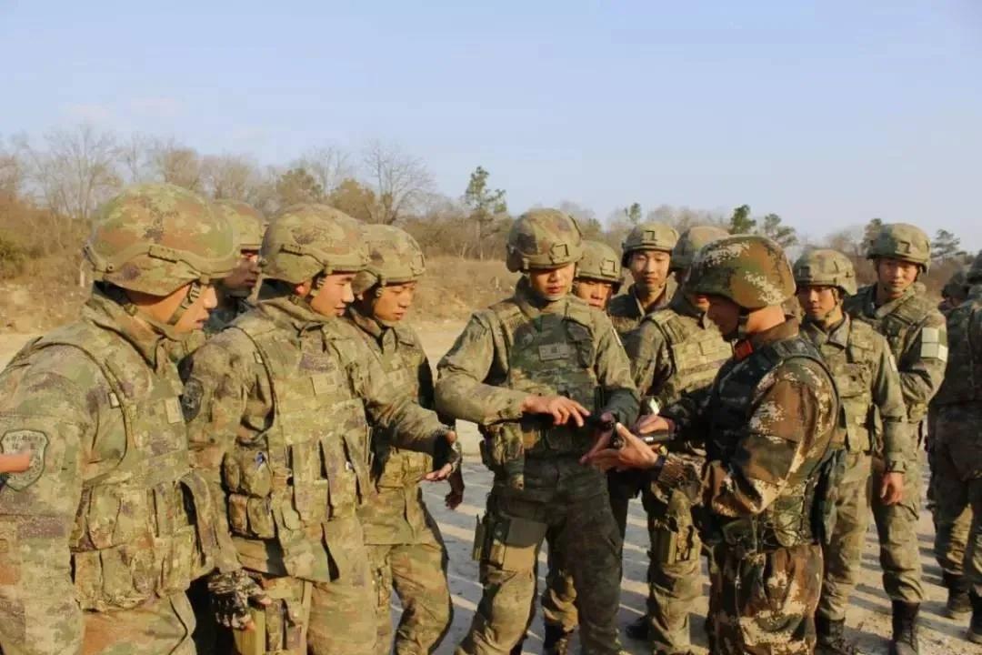 解放军购买140万套防弹衣,解放军两年内配发防弹衣