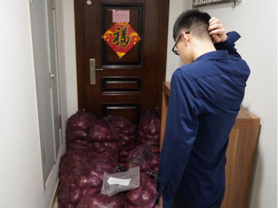 女子分手送一吨洋葱给男友后续,淄博女孩送一吨洋葱要呛哭前男友