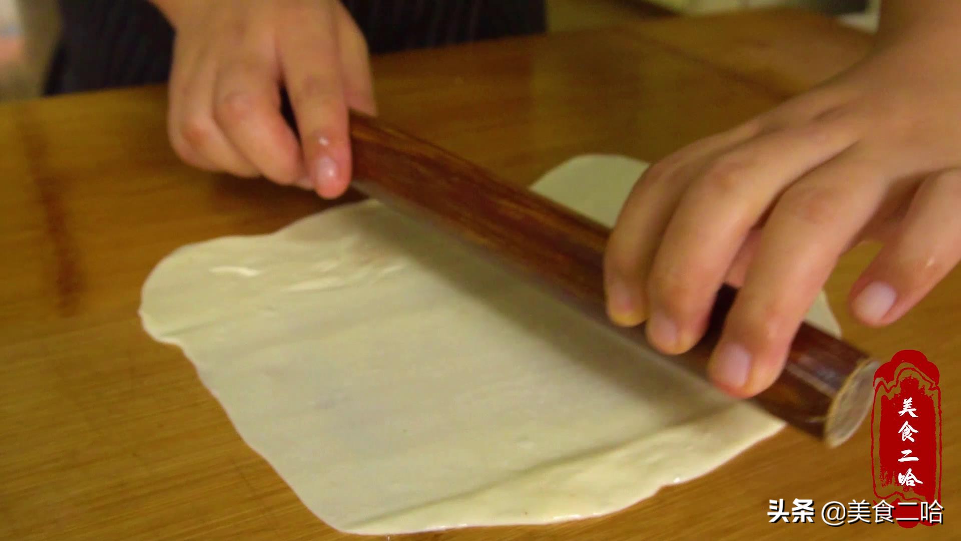 早餐店绸带鸡蛋饼:下锅立马熟,薄软劲道,来1张挡饱解馋