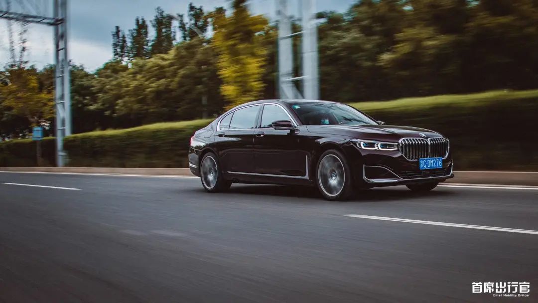 一台宝马740,一辆宝马740