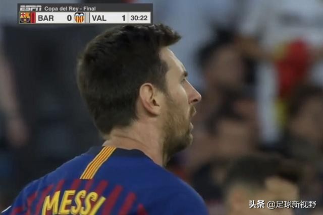 巴萨连续翻车，梅西又一次无奈手捂额头，穆里尼奥在来往巴萨路上
