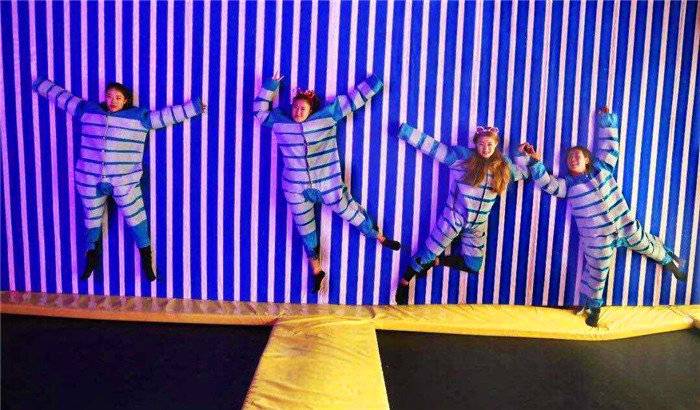 蹦床运动馆团购,阜阳人人汇运动蹦床馆