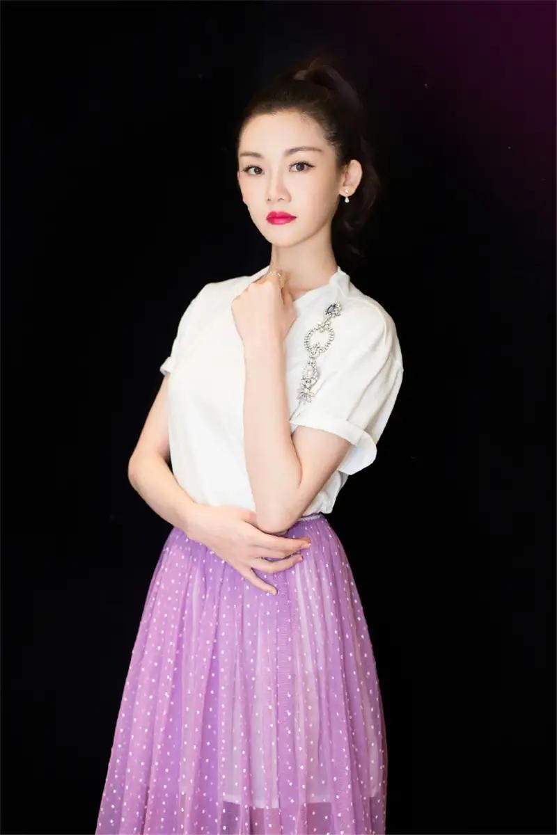 郑恺老婆苗苗都拍了哪些作品,郑恺妻子苗苗同款工装裤