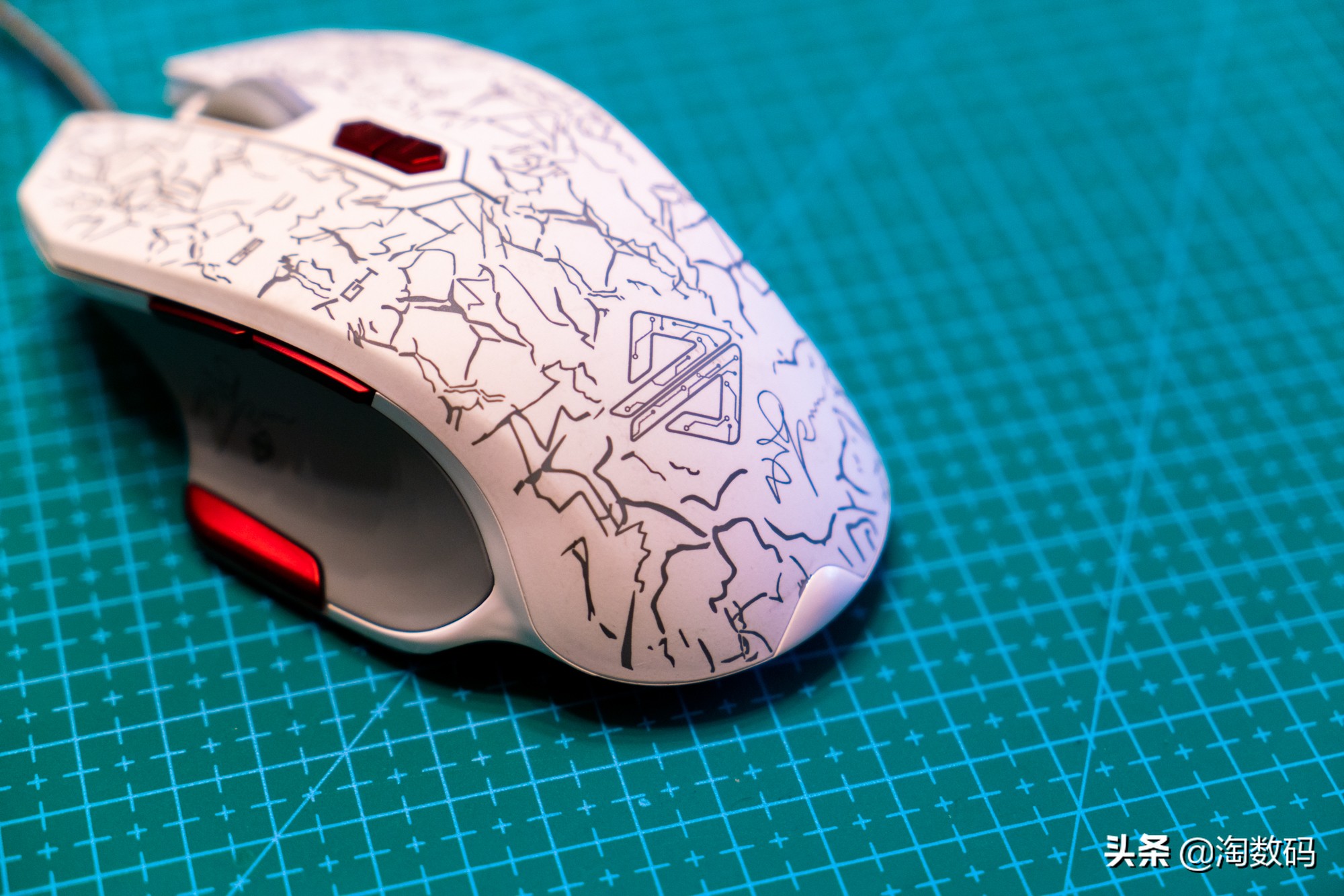 仅¥69元:PUBG固件级优化+1680万色RGB灯效+9键多模+赛车设计感