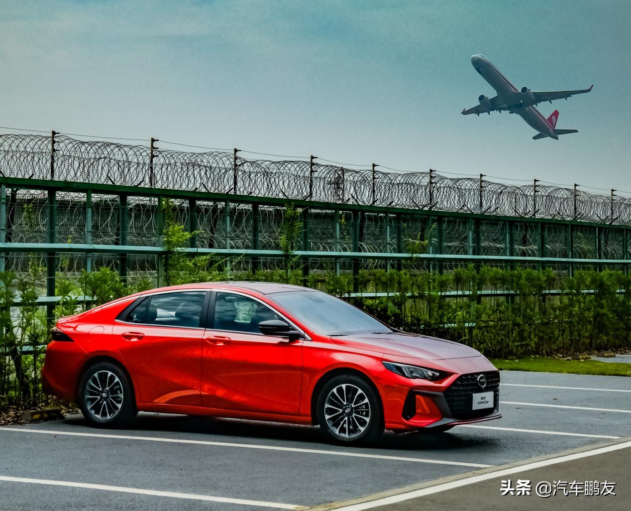 广汽传祺影豹j15和j16区别,广汽传祺影豹2022款新车报价