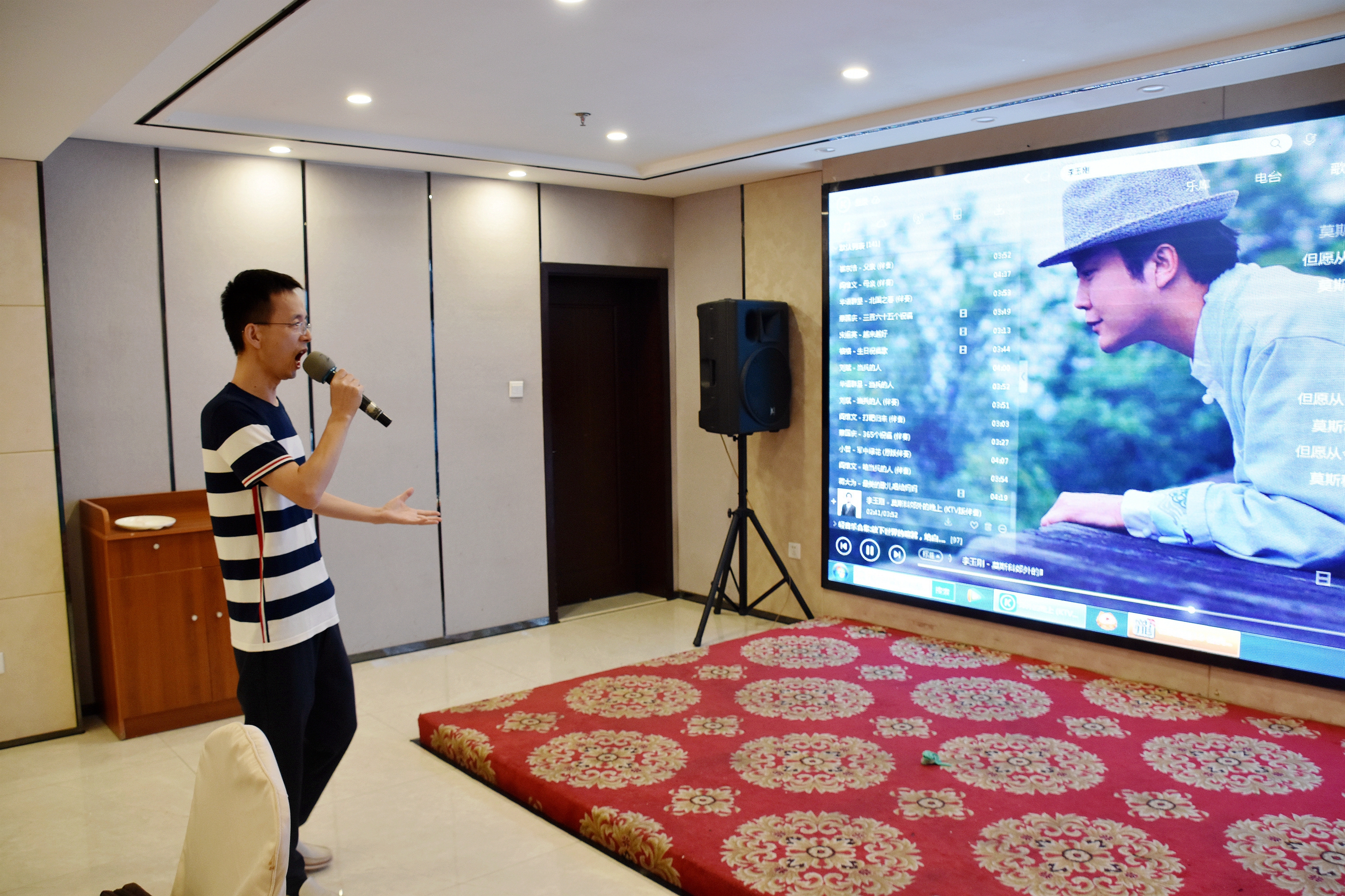 鸢飞社区福海花园小区举办庆祝建军94周年联谊会