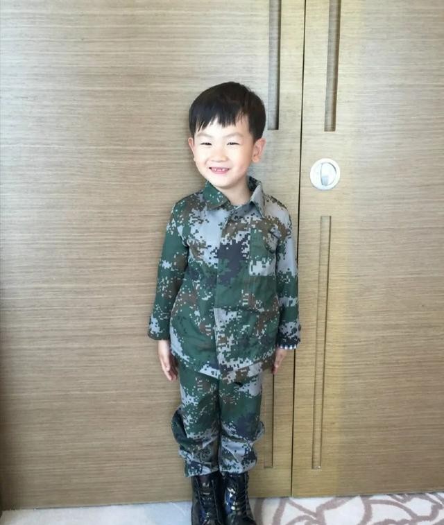 王宝强王子豪是亲生的吗,王子豪是王宝强的亲生的吗