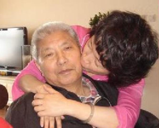 从央视主持人，到23年只饰演周总理夫人，黄薇因4次意外改变命运