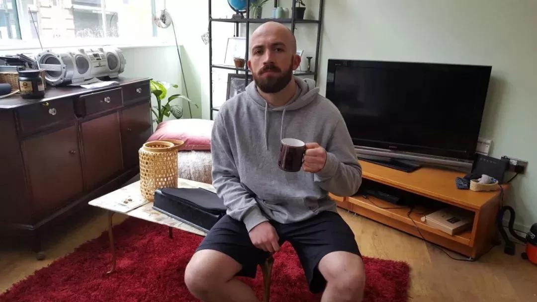 外国小哥模仿魔法师,外国小哥模仿吃东西的动作