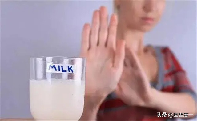 晚上喝牛奶的十大禁忌,晚上喝牛奶的危害牙齿