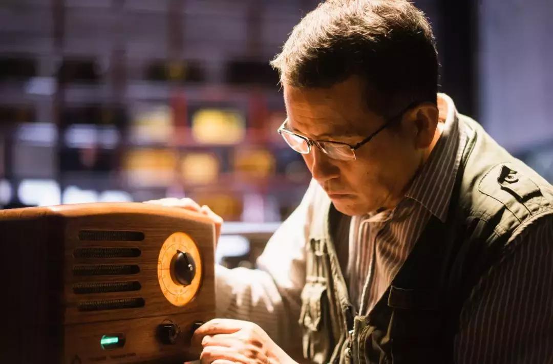 猫王收音机创始人视频,60岁创业造出猫王收音机