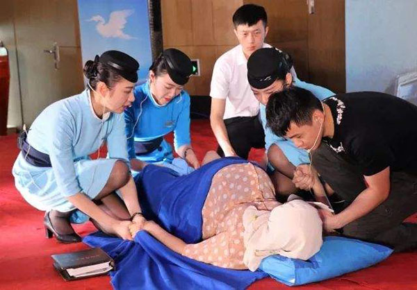 女人怀孕可以骑摩托车吗,怀孕的女人能坐飞机不