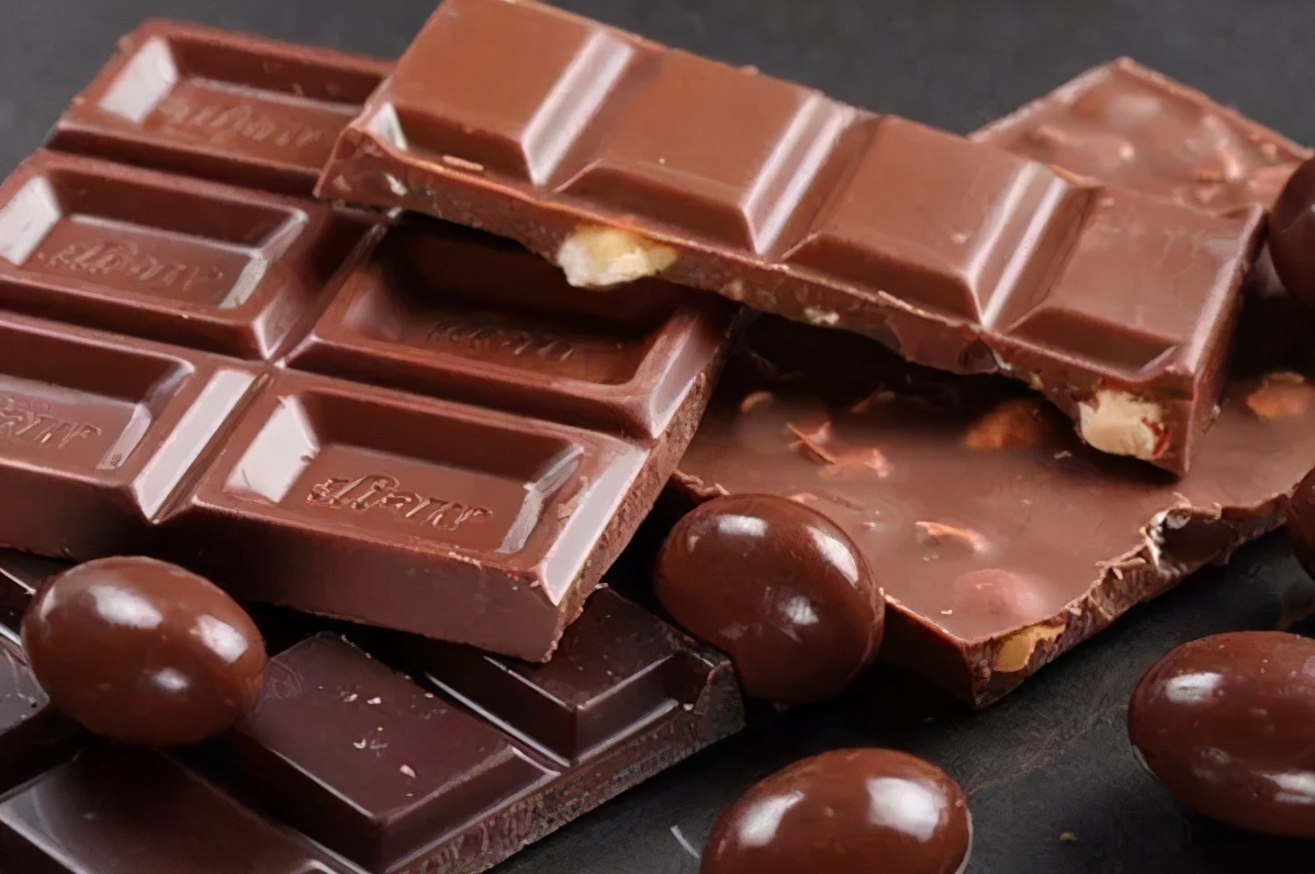 巧克力放久了为什么表面会有白霜,巧克力上的白霜和白毛的鉴别