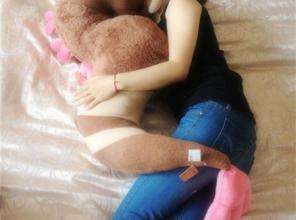 12岁女孩夹腿,去医院检查后才发现端倪,宝妈:错怪你了