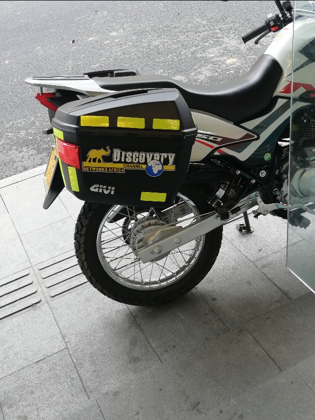 油腻大叔,油腻大叔被看上完整版