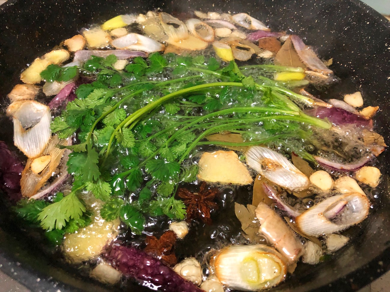 辣椒油香味浓郁添加什么香料粉,如何炸辣椒油才能让香味完全发挥