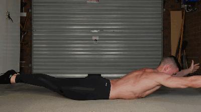 深蹲时臀部眨眼是什么样子的,深蹲时出现骨盆眨眼该怎么办