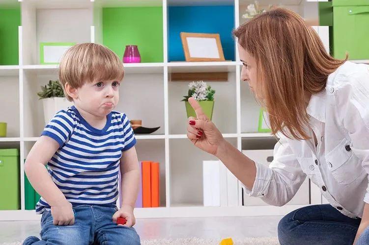 孩子爱打人，道理也讲打也打了就是改不了，幼儿园老师有妙招