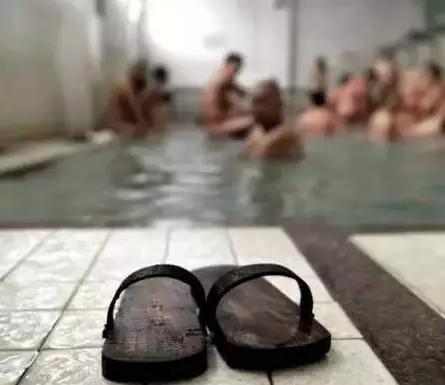 小时候家里没有暖气,小时候没暖气