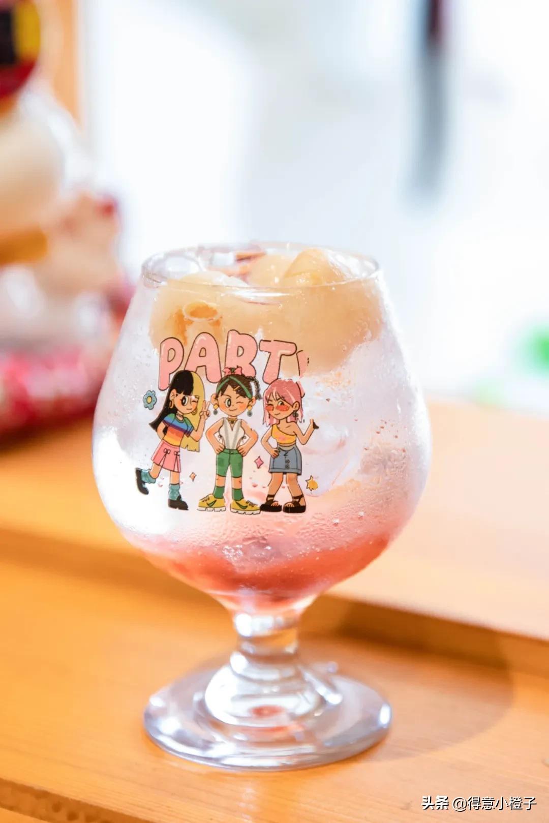 天热了就馋这一口热气腾腾的火锅,天热了就馋这碗冰爽的芋圆水果捞