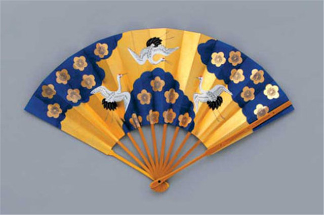 从纳凉工具到 “贵族标配”，日本折扇展示出哪些文化特色？