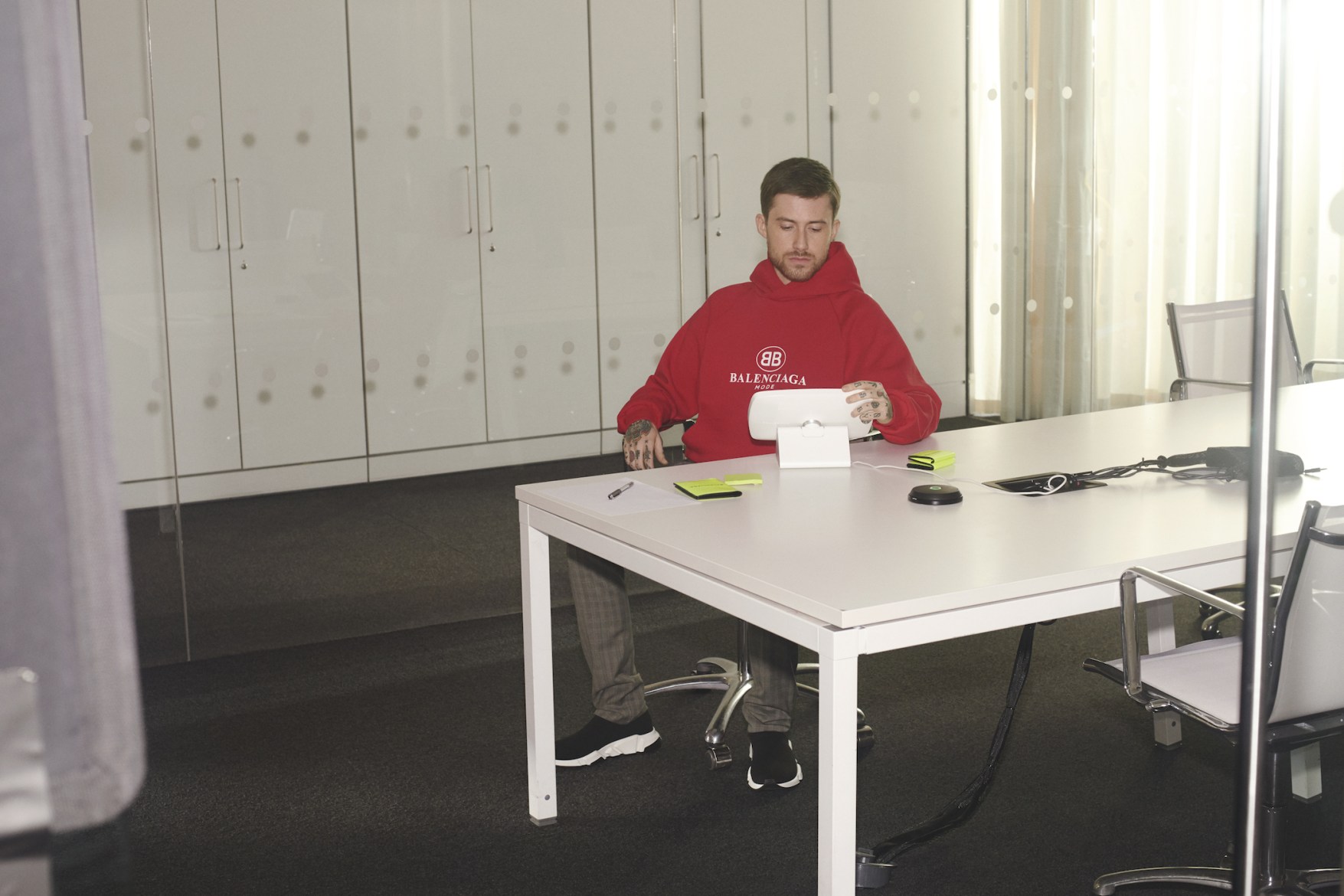 杨幂唐嫣都在穿的鞋子,巴黎世家袜子鞋杨幂同款