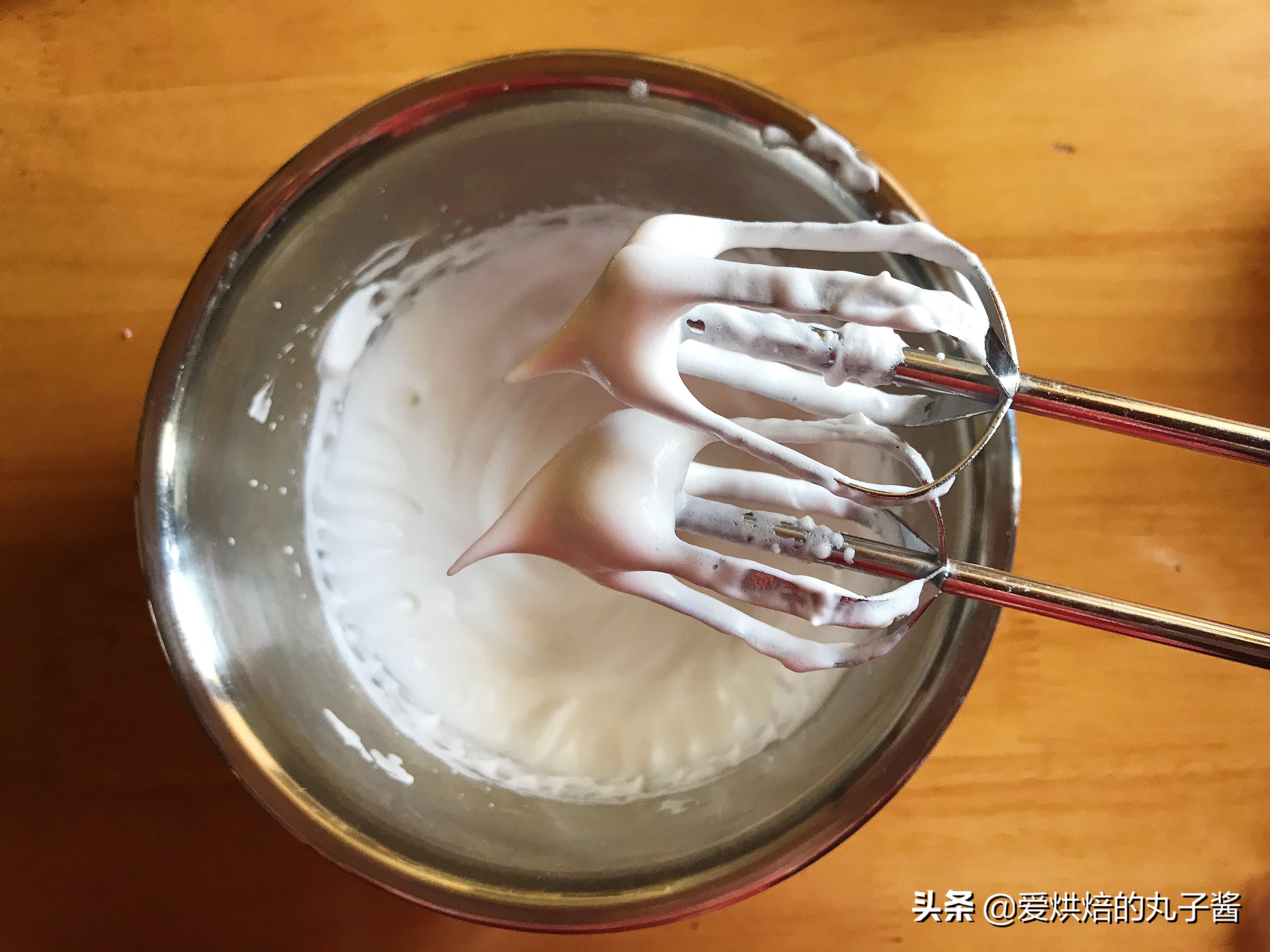 蛋清打出来很稀怎么办,怎么判断蛋糕蛋白是否打发好