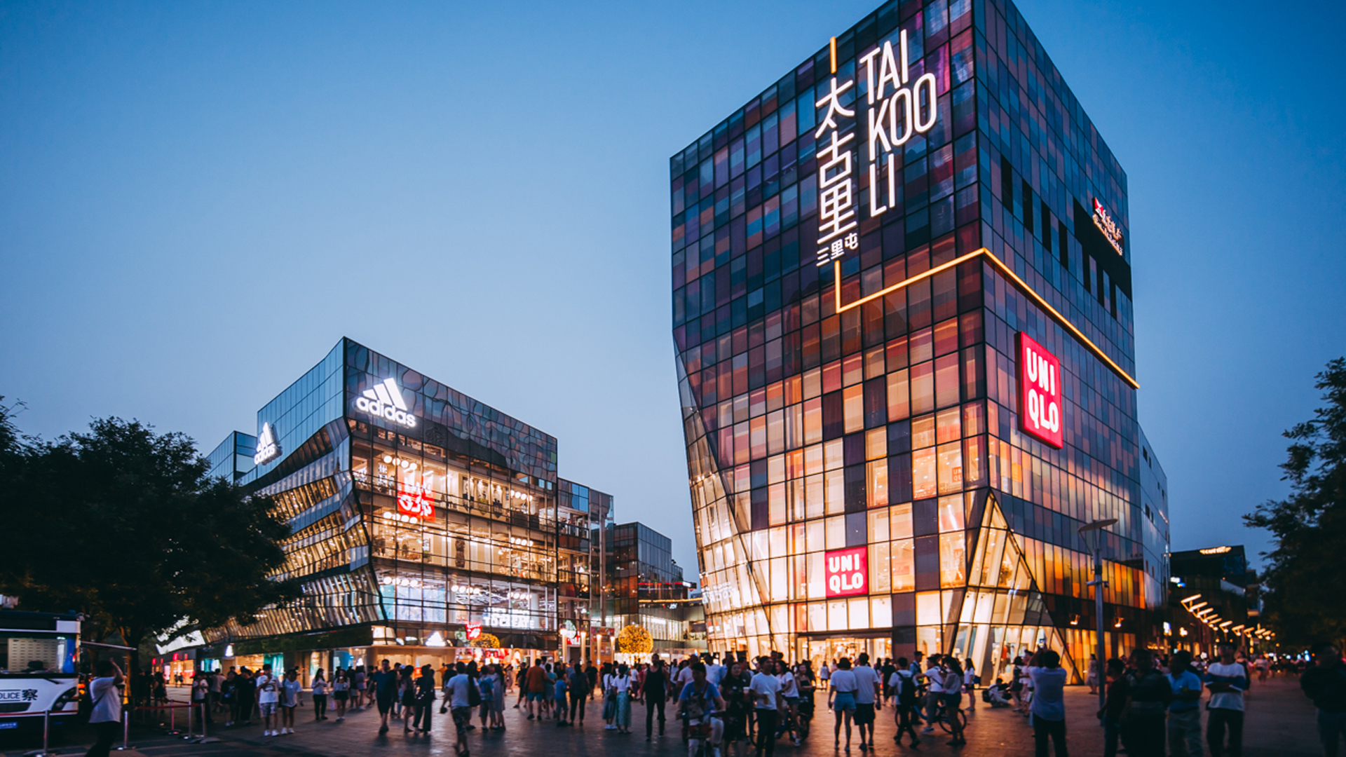 重庆弹子石老街和洪崖洞哪个好看,重庆洪崖洞vs成都宽窄巷子