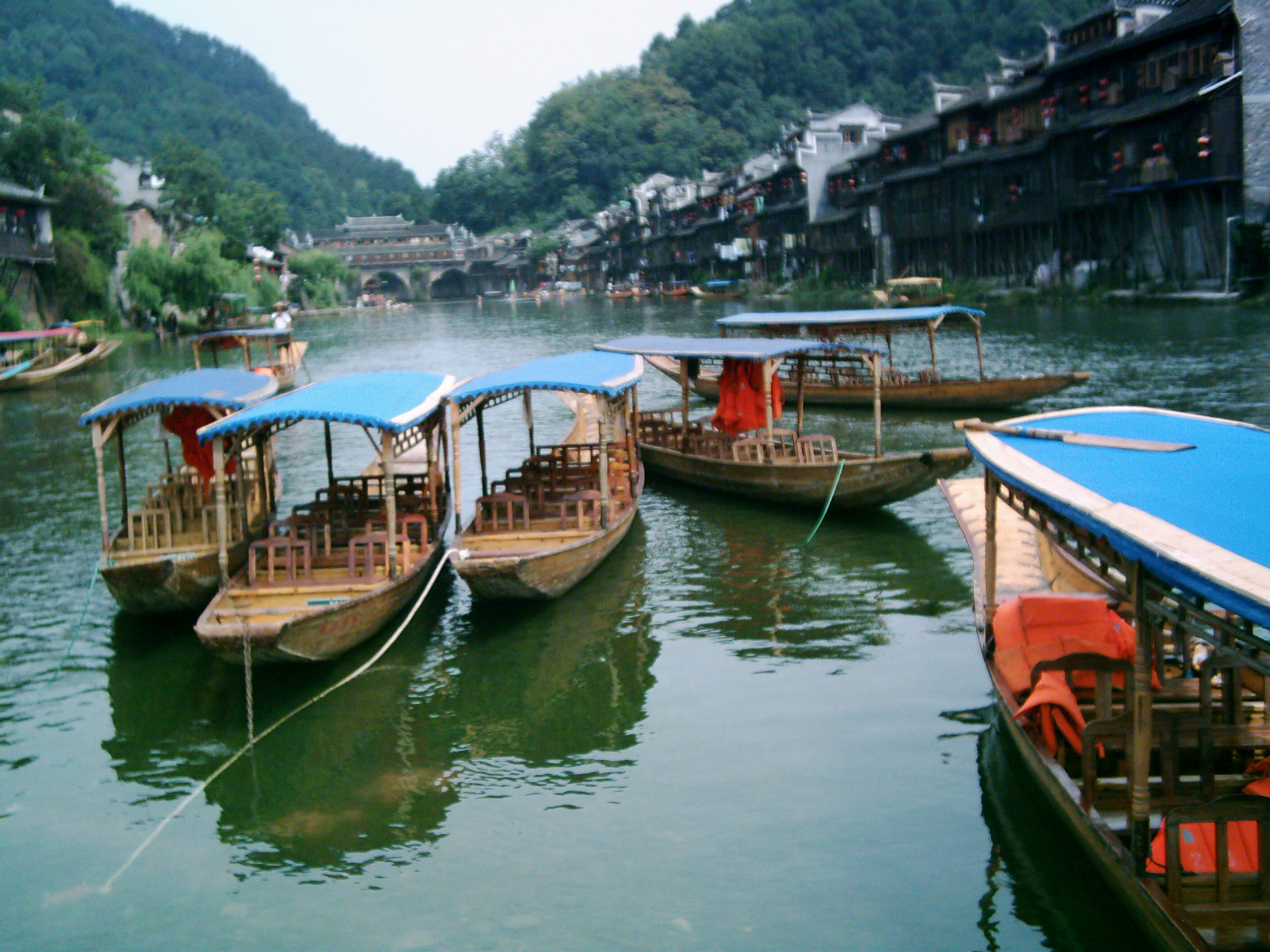 凤凰古城下雨值不值得去,长沙凤凰古城值不值得买