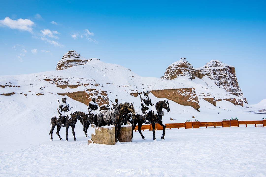 *疆新**克拉玛依有座魔鬼城，风过石缝像狼嚎，拍过电影获得奥斯卡