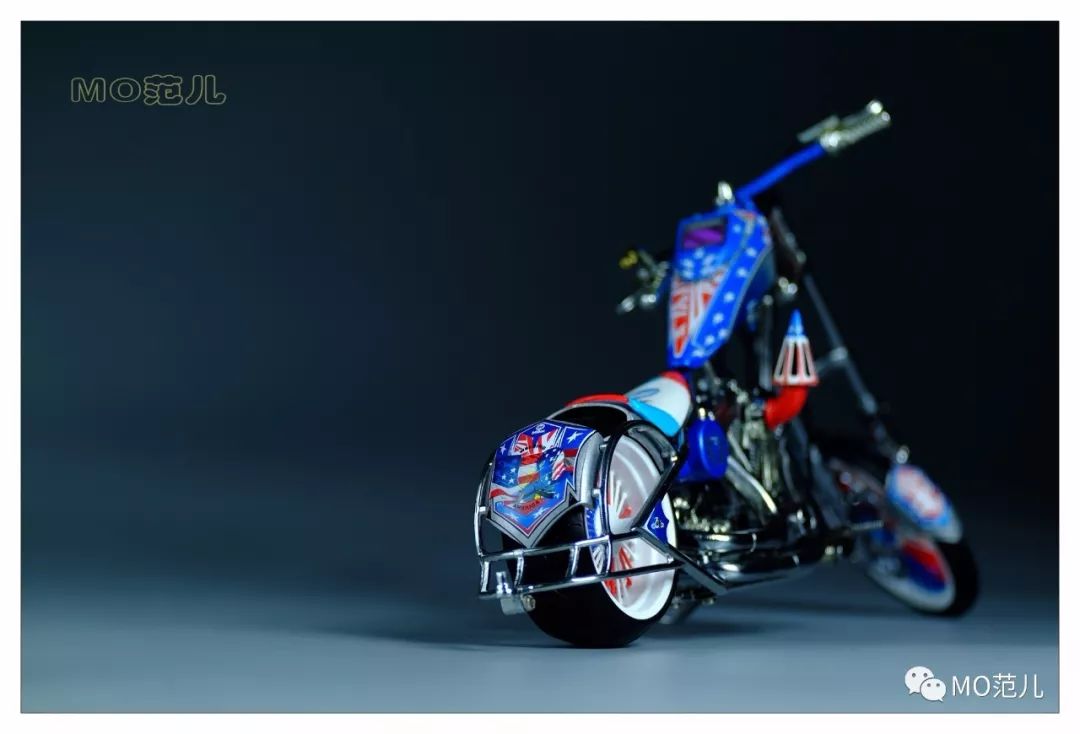 想试试用蓝色“焊”住你的眼睛是什么感受吗？