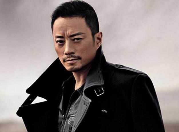 留了胡子反而更帅的男星,刮掉胡子帅到爆的男星