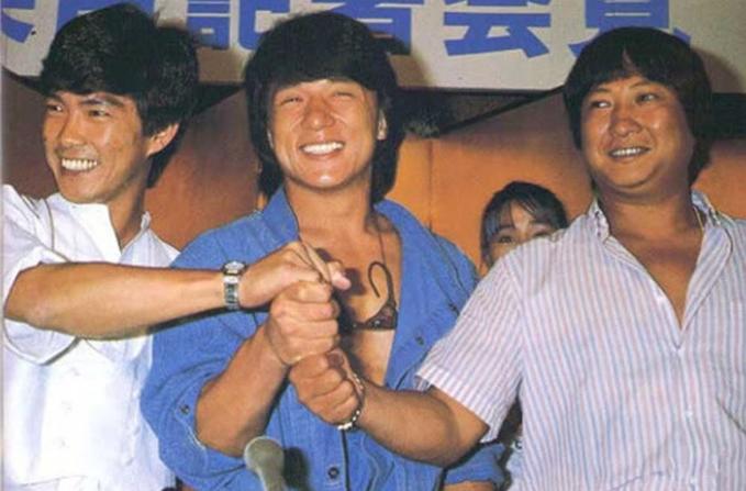 周润发谭咏麟爬山图片,周润发与谭咏麟同框