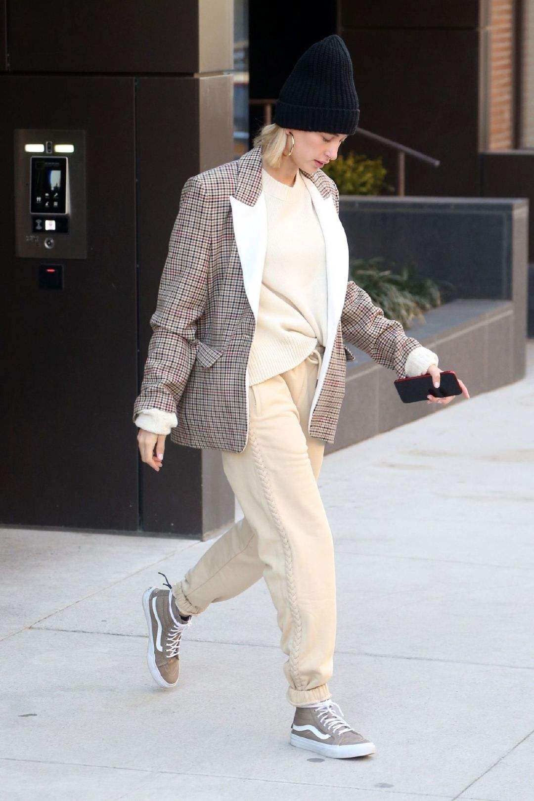 立秋爱美的女人流行穿“卫裤”,腿粗星人的福星,一年四季不过时