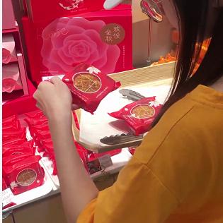 月饼大圆饼测评,四大名牌月饼大比拼