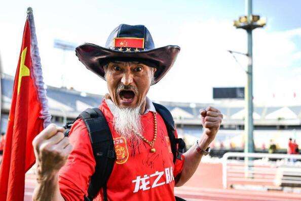 中国第一个球迷,中国第一个人参加世界杯