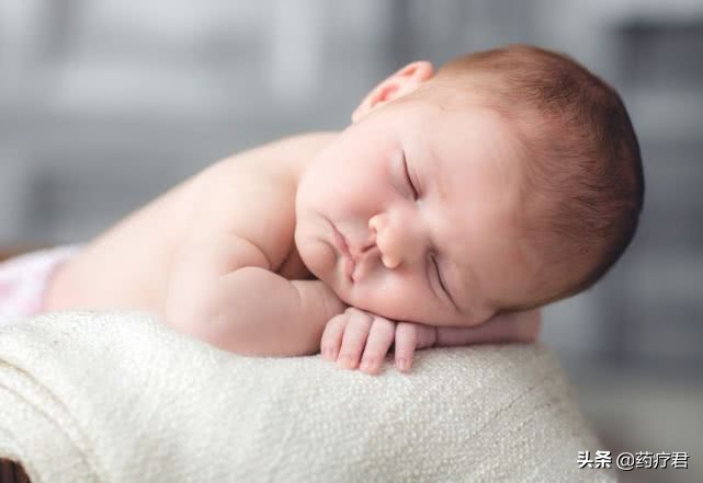 乱摸宝宝容易“变傻”，记住“三摸*不五**摸”，家长别再下“黑手”