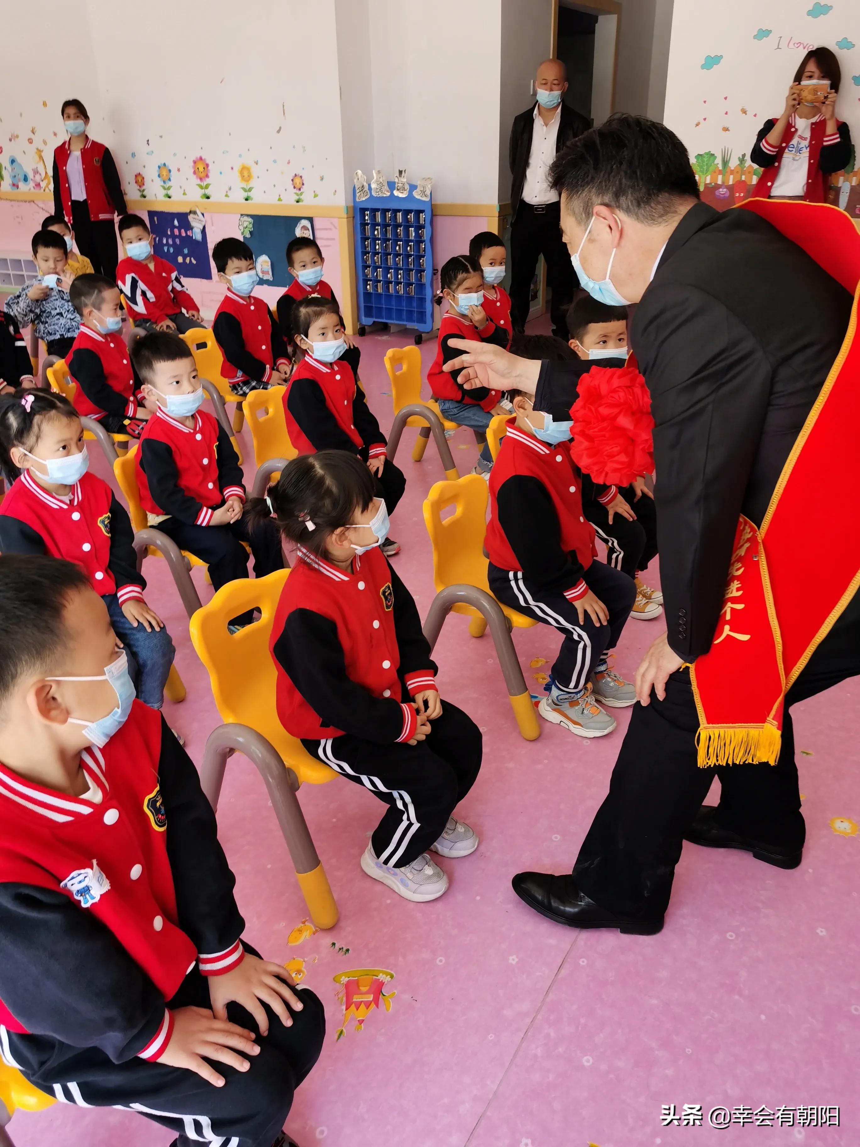 最美志愿者余哲明图片,最美志愿者登录平台