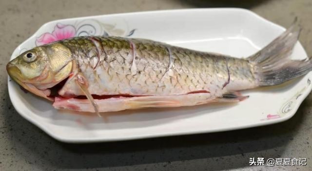 煎鱼不破皮，需掌握这3个小技巧，鱼不破皮，还焦香入味