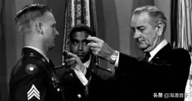 阿甘正传结尾羽毛飘起特效,阿甘正传影片用了什么特效