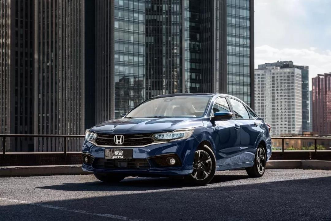 轩逸和享域混合动力哪个更好,本田享域和日产轩逸哪个空间大